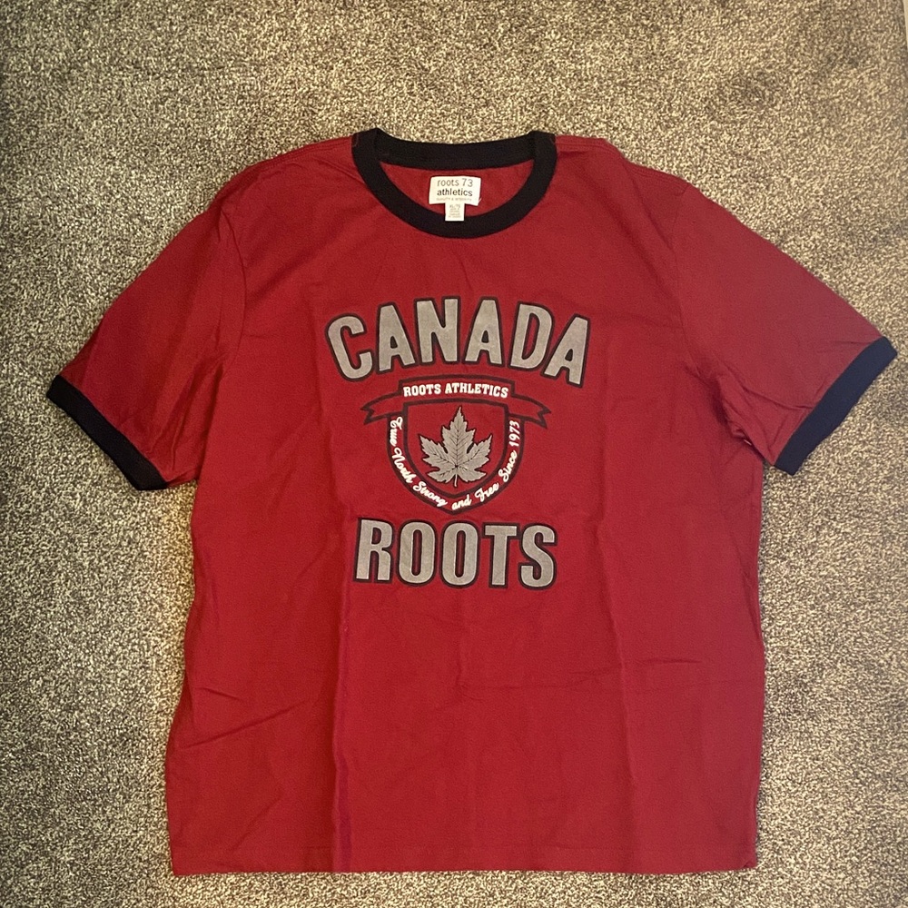 Roots Men's Red and Black Graphic Canada Tee XL 🇨🇦
